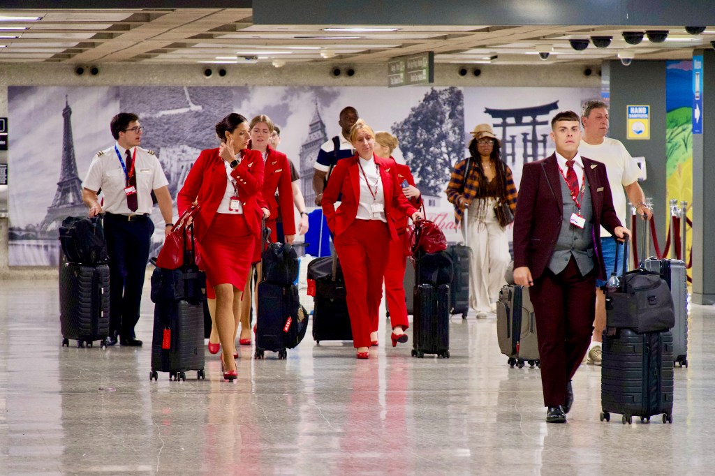 British Airways prohibits the crew members of taking selfies during sheets: "a little overload"